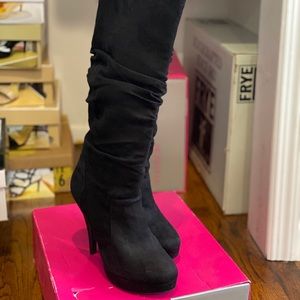 Show Dazzle Isabel boots size 8